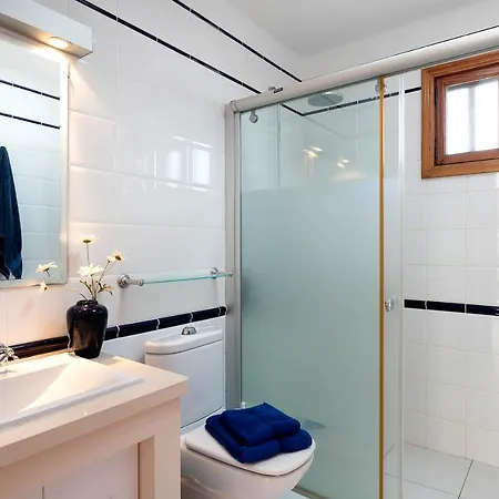 Puerto Chico U شقة